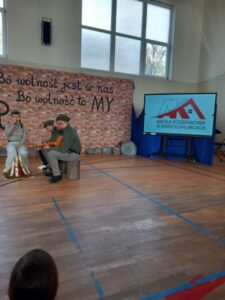 Obchody 83. rocznicy AK w szkole w Starych Załubicach, zdjęcie 6 z 10