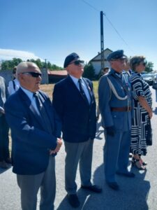 Uroczystość przy obelisku mjr. Stefana Waltera w Mokrem, zdjęcie 2 z 4