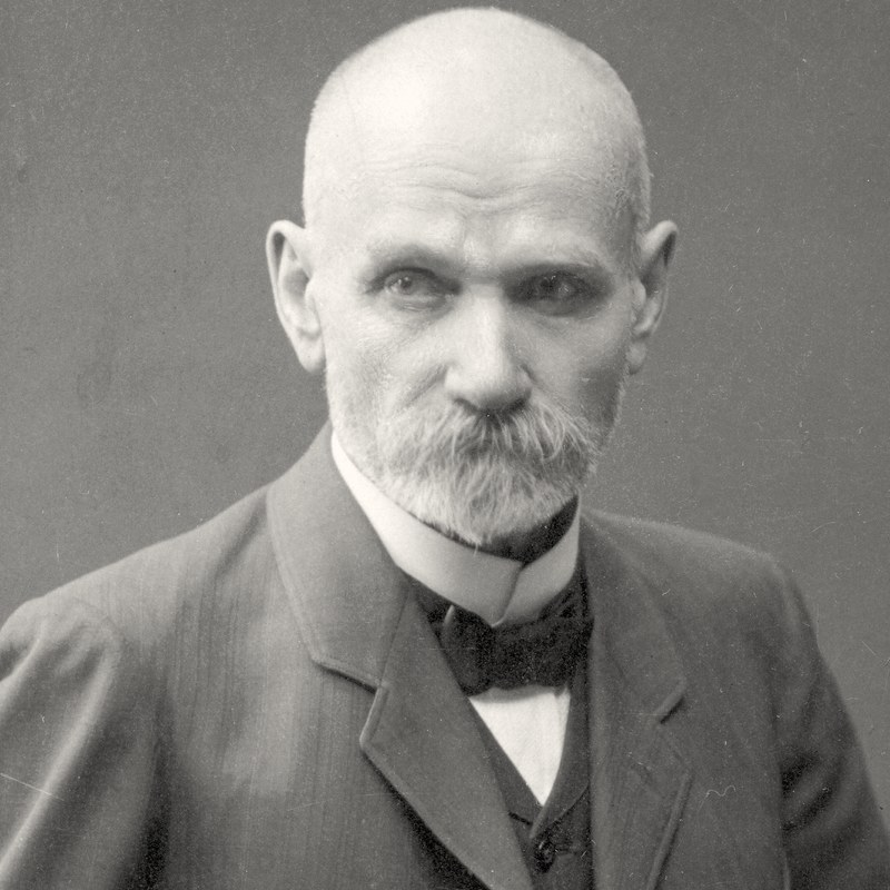 Jan Ignacy Niecisław Baudouin de Courtenay w ciemnym garniturze, z siwą bródką, fotografia