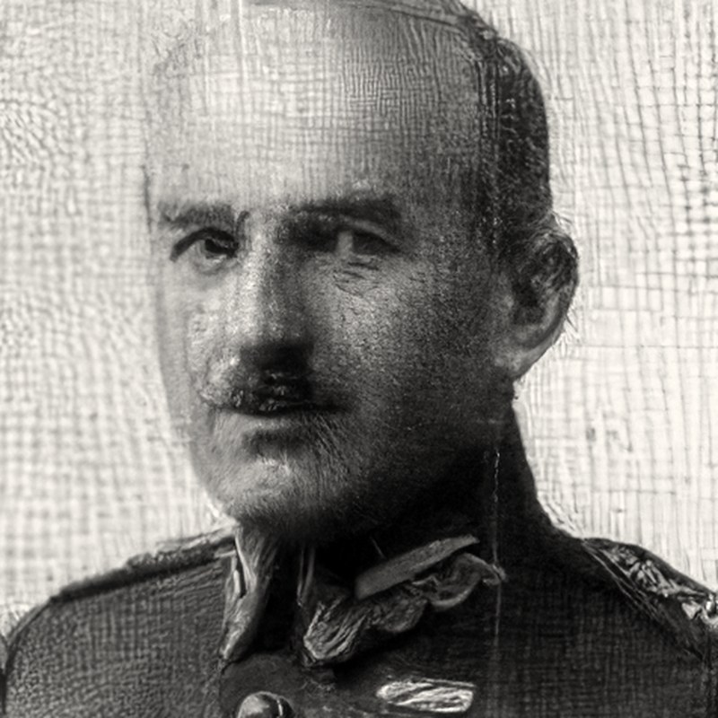 Major Juliusz Dudziński w mundurze z orderem Virtuti Militari i Krzyżami Walecznych, fotografia